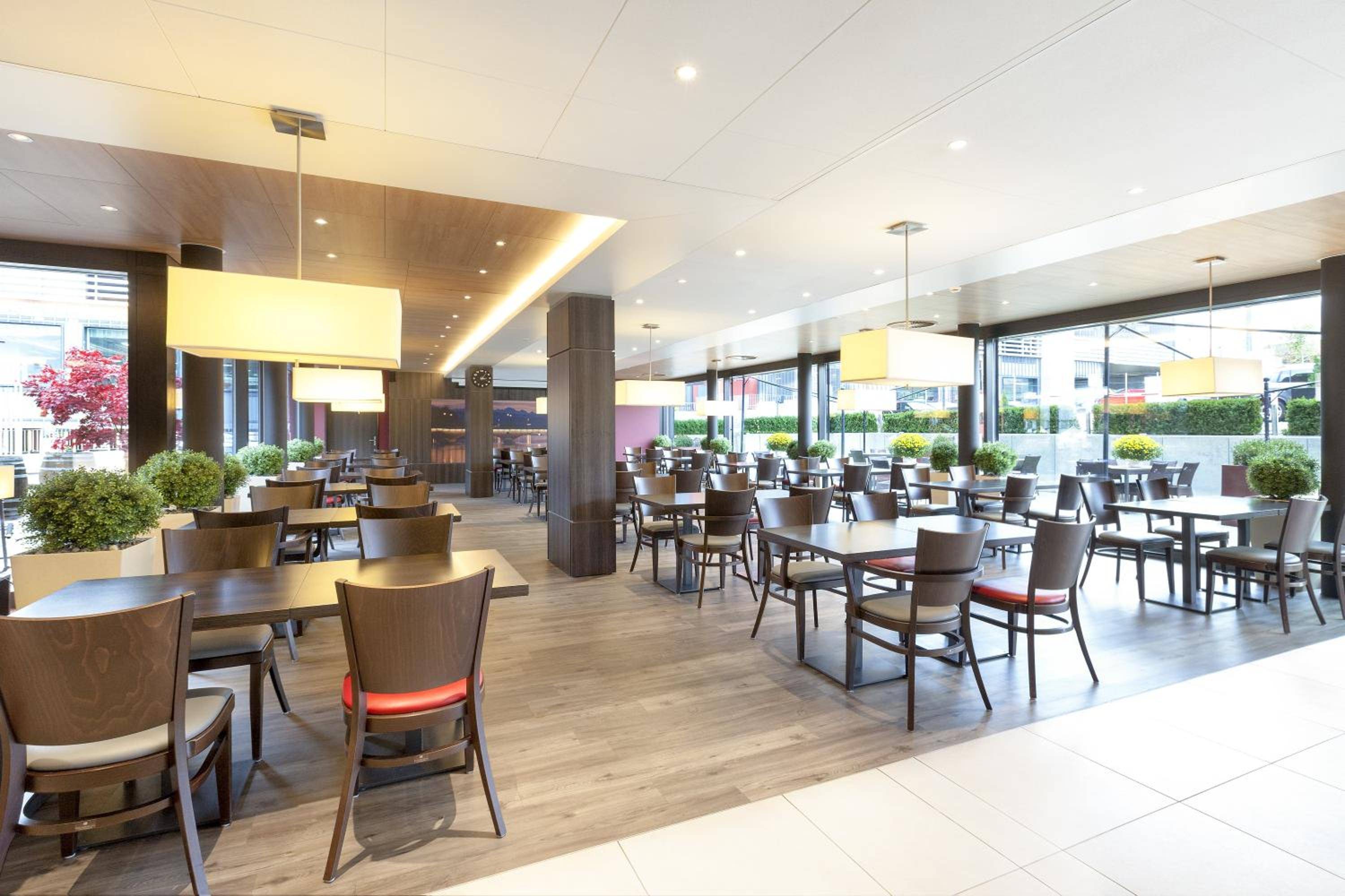 Holiday Inn Express Zürich Airport Rümlang Parken www.dayuse.com.hk