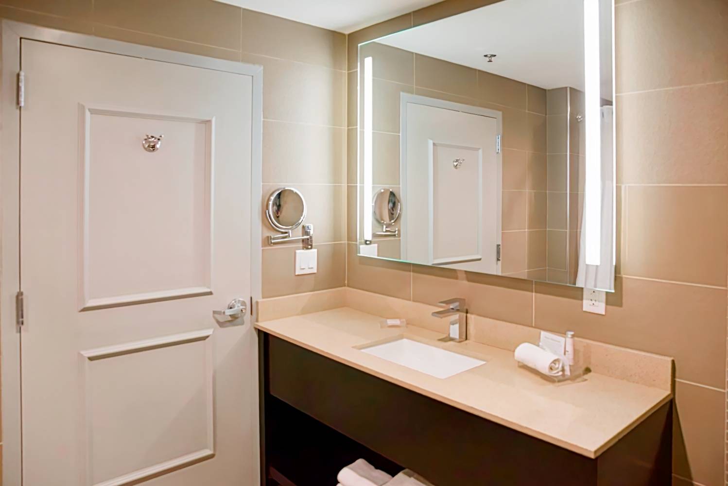 Best Western Premier NYC Gateway Hotel, North Bergen : -52% during the