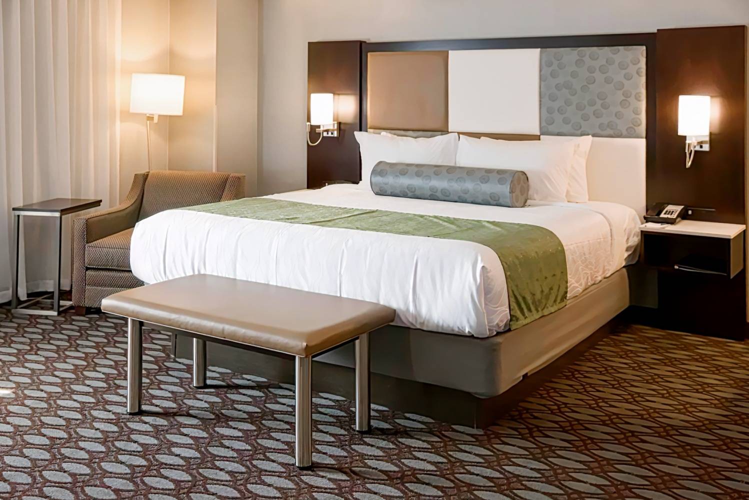 Best Western Premier NYC Gateway Hotel, North Bergen : hotel during the