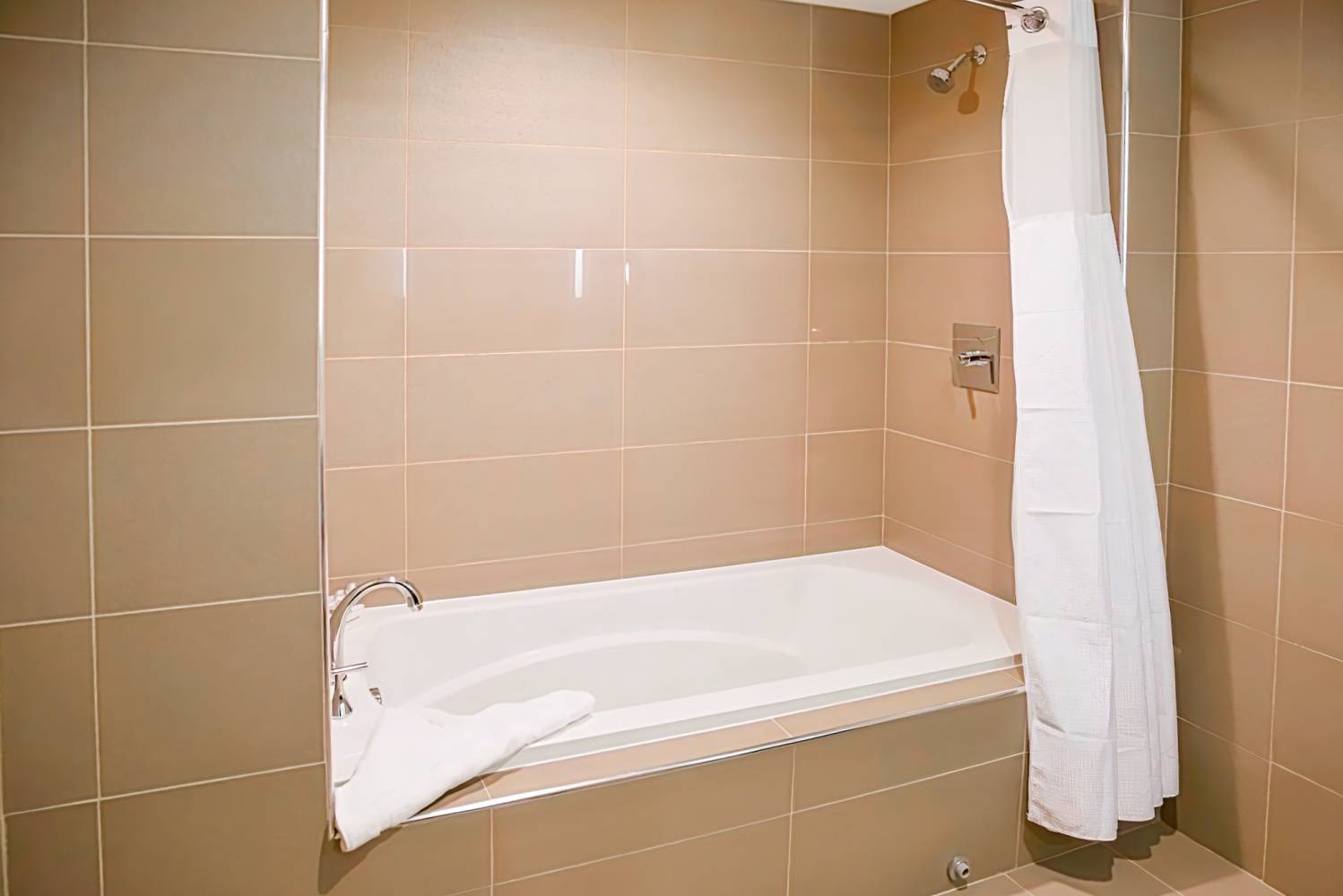 Best Western Premier NYC Gateway Hotel, North Bergen : -52% during the