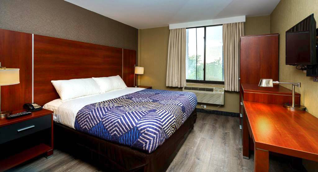 Sky Hotel Flushing/Laguardia Airport, Flushing 81 en journée