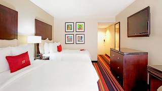 Crowne Plaza New Orleans Airport Williams Boulevard Kenner La Crowne Plaza New Orleans Airport, Kenner : hotel during the day